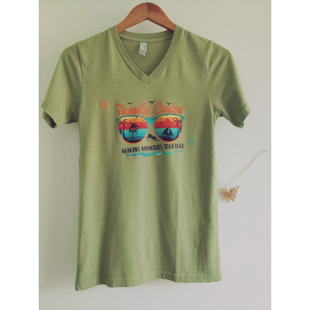 Canvas Sage Green Tropical Vacation Family Cruise Graphic Pullover Tee XS
